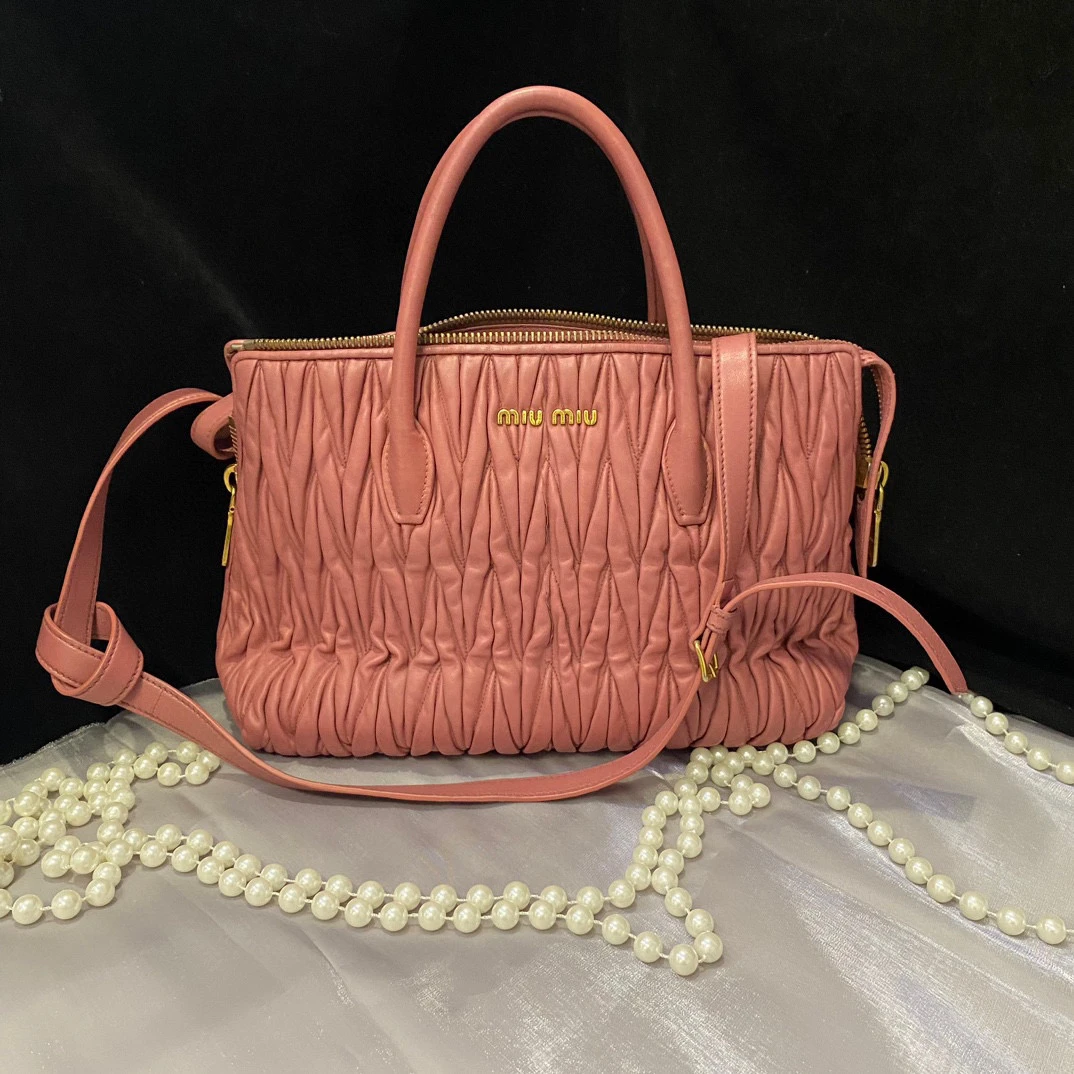 95新 MIU MIU/缪缪 miumiu干枯玫瑰粉手提斜挎包