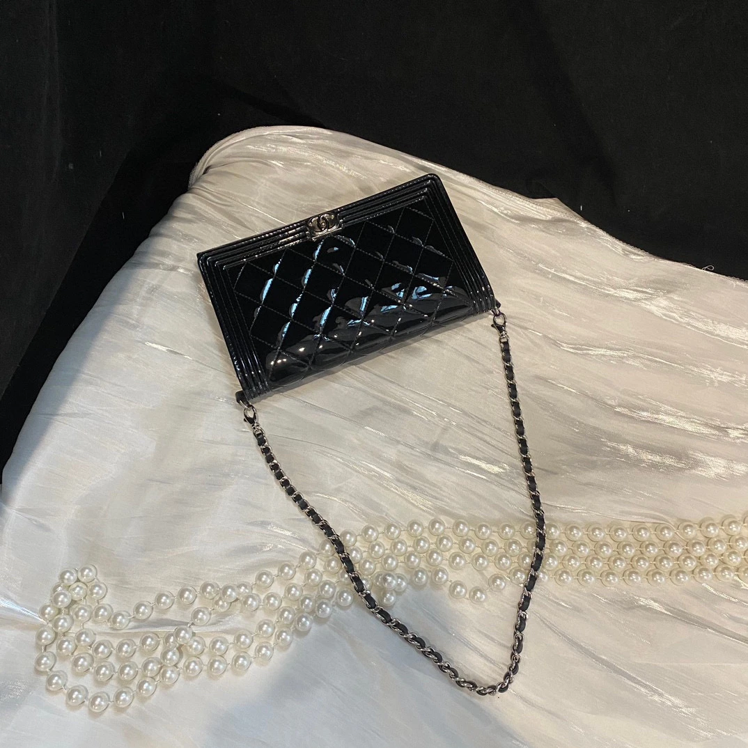 95新 Chanel/香奈儿 chanel黑银漆皮leboy链条包