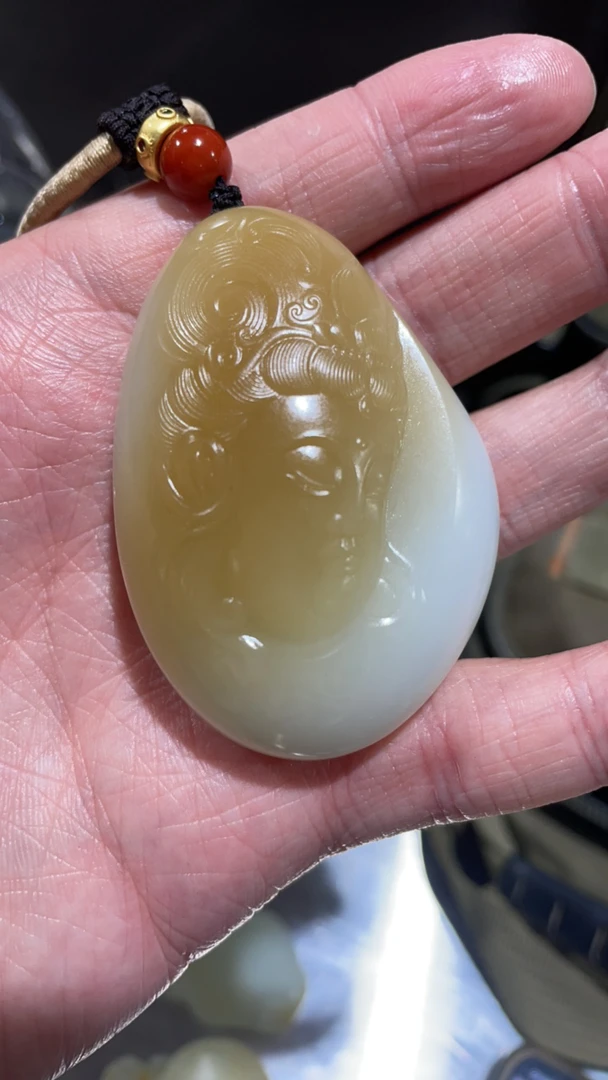 新疆和田玉糖白观音挂件