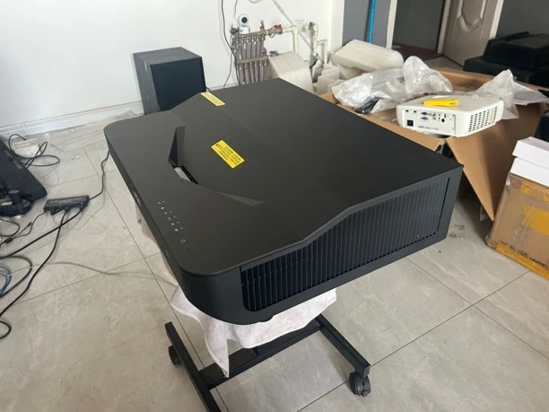 华录激光电视 1080p