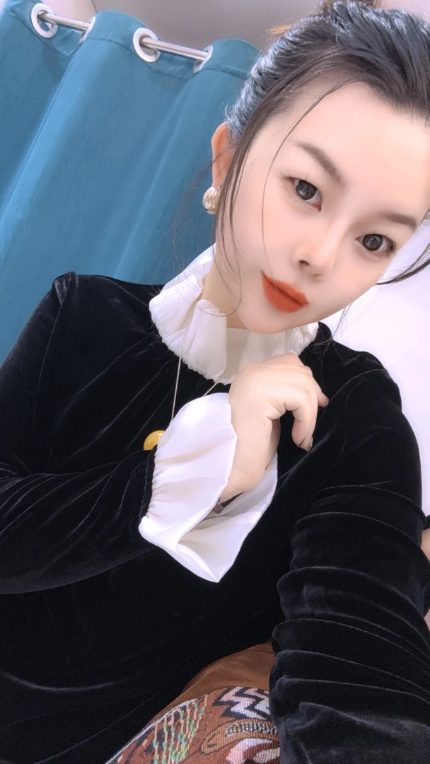 【小韩家】欧货秋冬新款时尚百搭真丝丝绒套头拼接荷叶边领