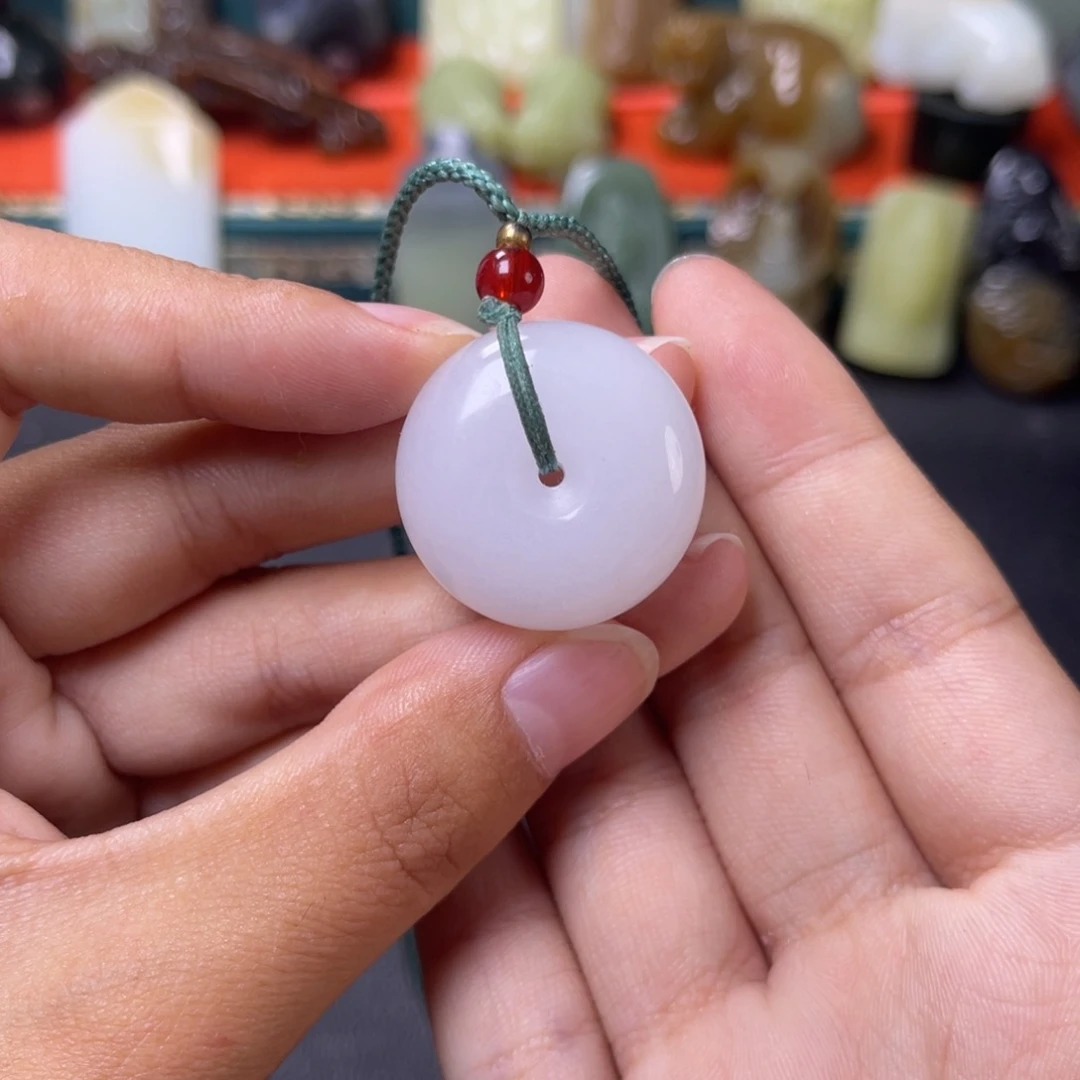 石英质玉颈饰未镶嵌