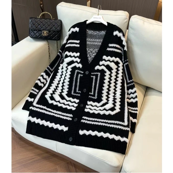 【鑫蕾】新款时尚休闲百搭气质感宽松大版毛巾绣毛衣外套8398