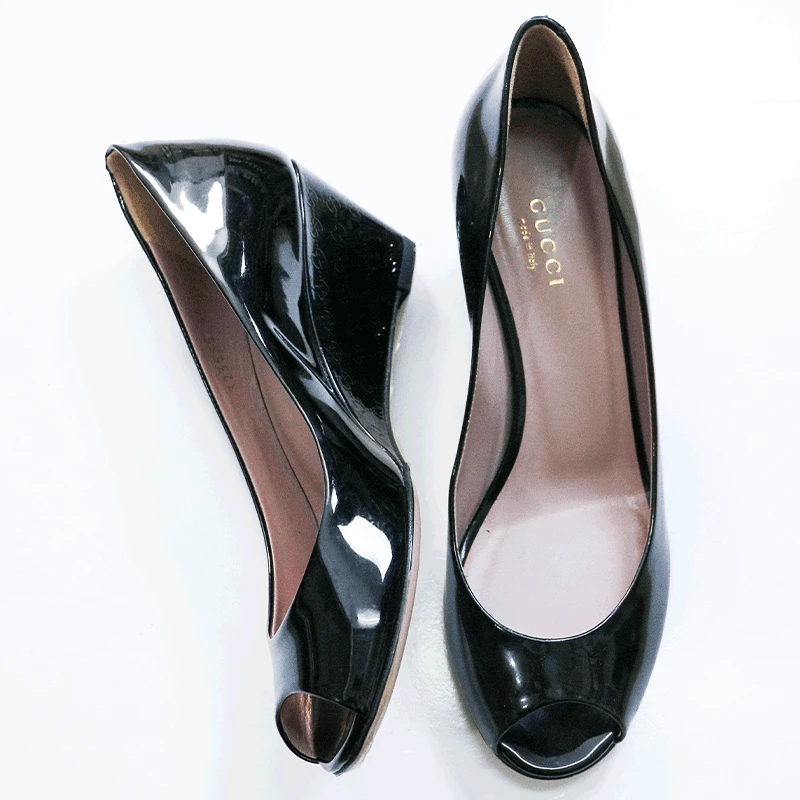 Gucci/古驰双G满印后跟休闲舒适百搭黑色漆皮浅口高跟露趾凉鞋