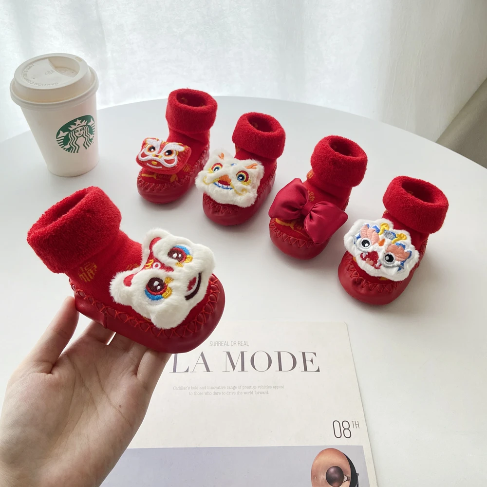 红色婴儿鞋袜秋冬款男女童小月龄宝宝满月百天周岁喜庆防滑地板鞋