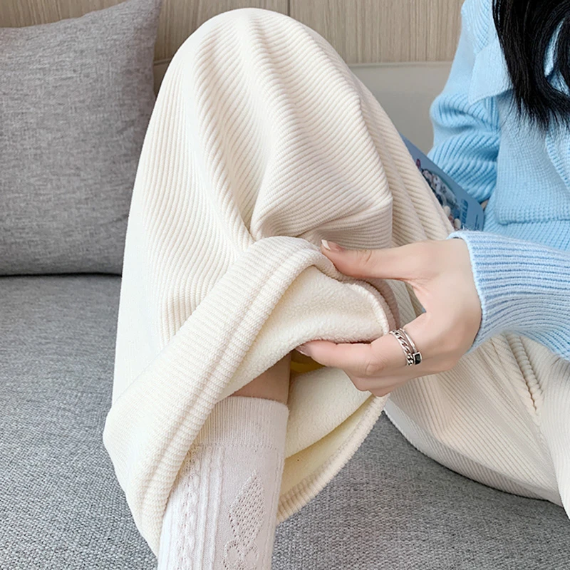 醉梓菡加绒阔腿裤子女秋冬新款高腰垂感灯芯绒直筒长裤白色奶油裤