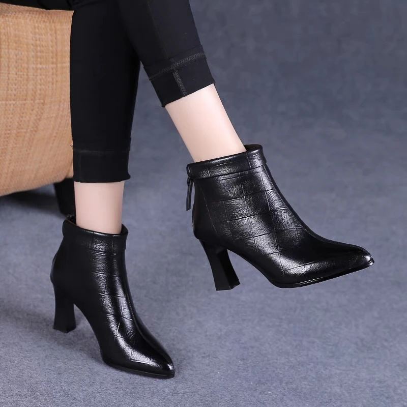 尖头短靴女真软皮高跟女单靴2023秋冬新款百搭防滑加绒高跟马丁靴