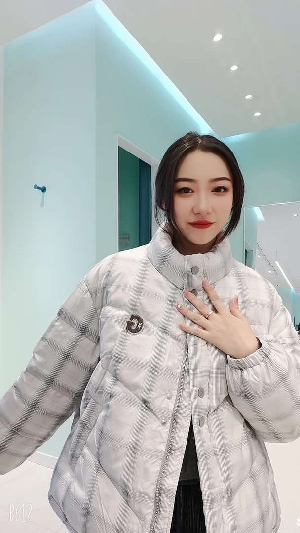 灰米格立领羽绒服