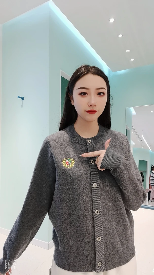 烟灰色长袖针织开衫