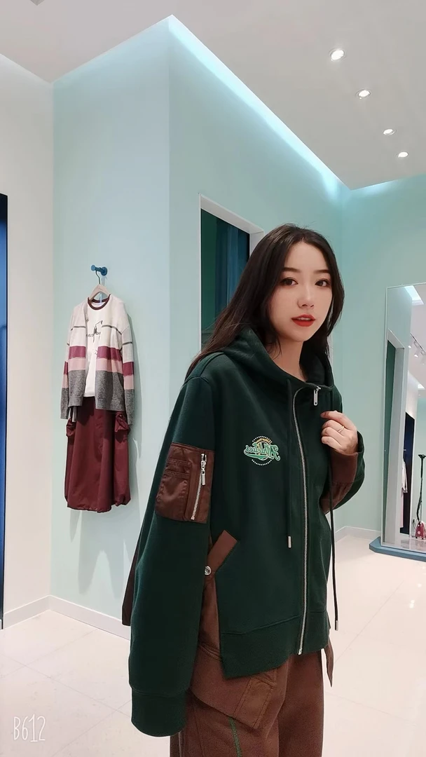 深绿色拼接棉服外套