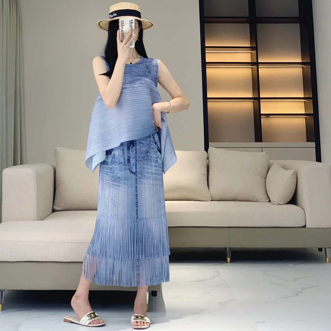 褶皱夏新品时髦圆领无袖夏季时尚上衣牛仔装流苏遮胯半身裙两件套