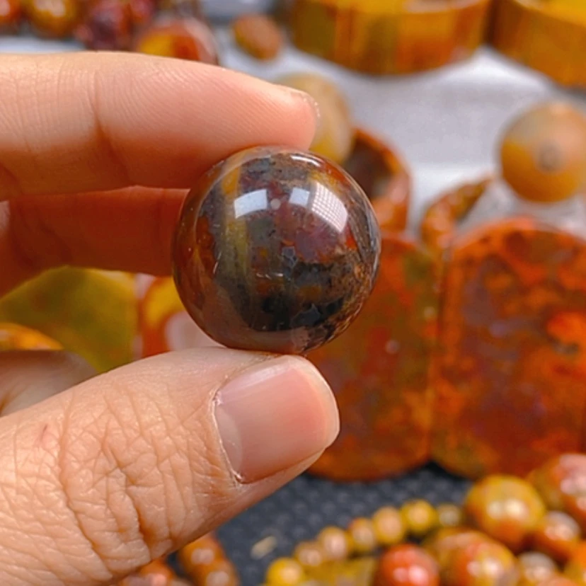 【闪购商品】玛瑙/玉髓颈饰未镶嵌与**袍