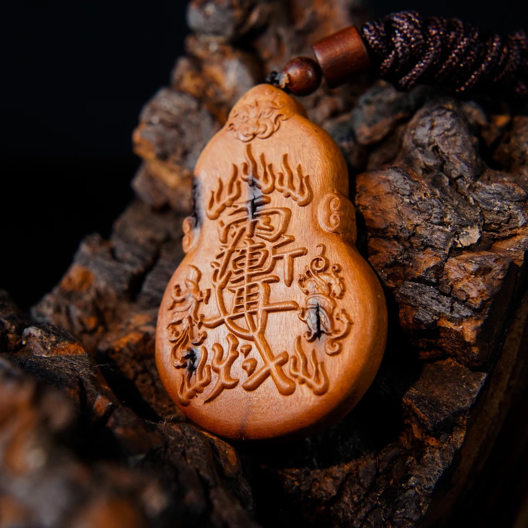 雷料枣木双面雨渐耳吊坠葫芦形木雕zwh