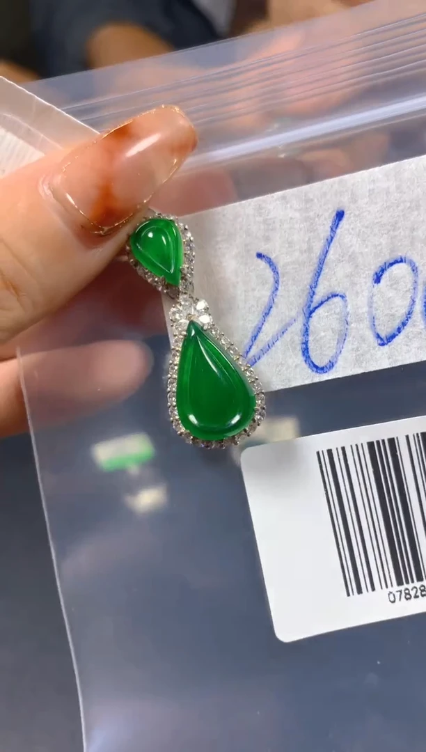 【闪购商品】翡翠吊坠(赠链)未镶嵌0782897496