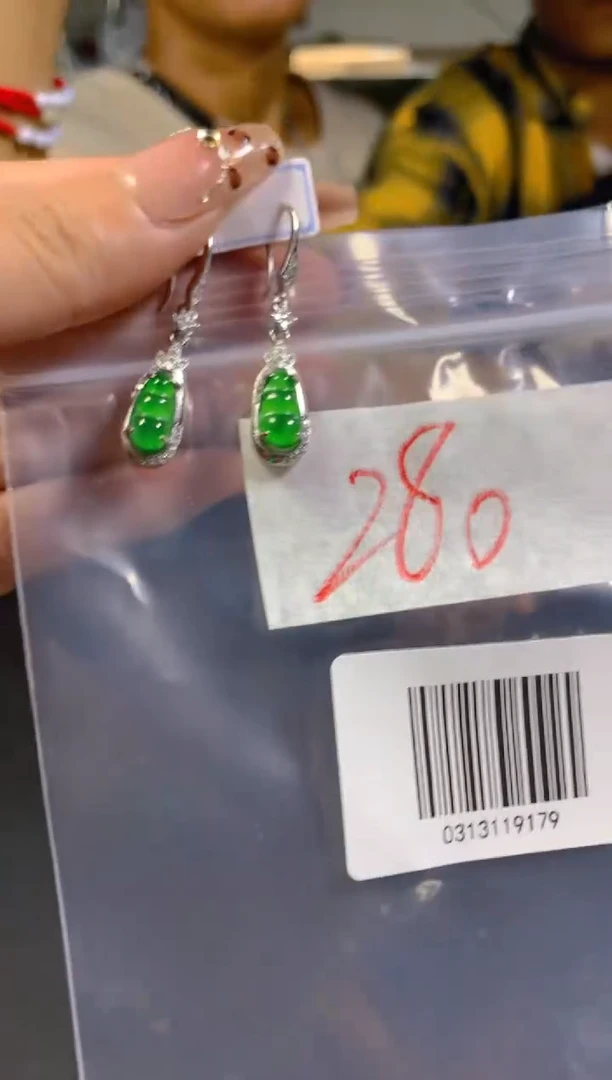 【闪购商品】翡翠耳饰未镶嵌0313119179