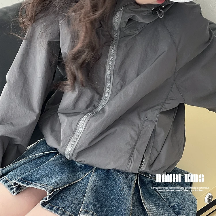 【嗒囜】童装春秋款纯色连帽薄款冲锋衣中大童时尚防风户外宽松外套