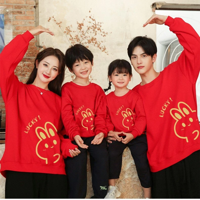 亲子装一家三口四口2024新款过年全家拜年服秋冬红色加绒圆领卫衣
