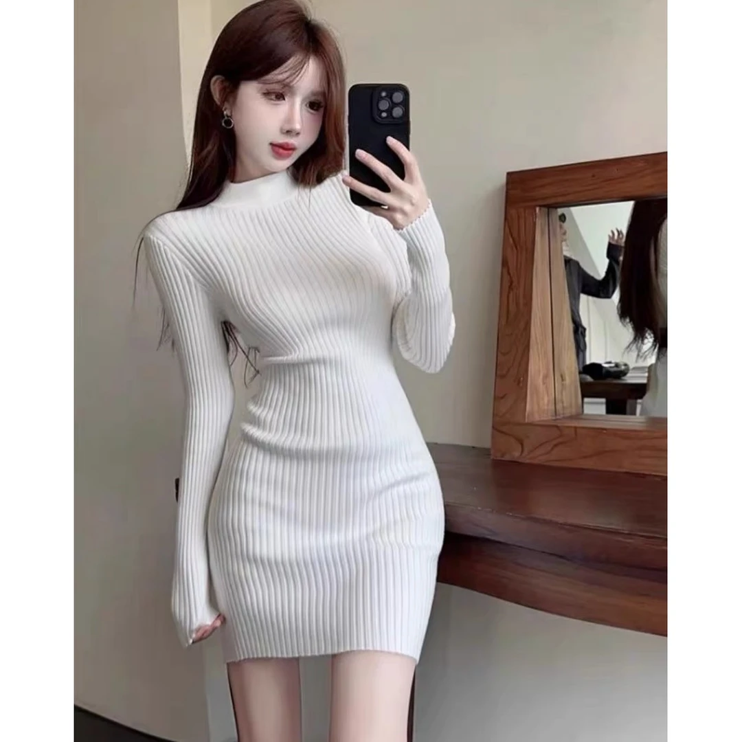 秋冬新款气质显瘦半高领针织连衣裙女装修身打底毛衣裙配大衣纯色