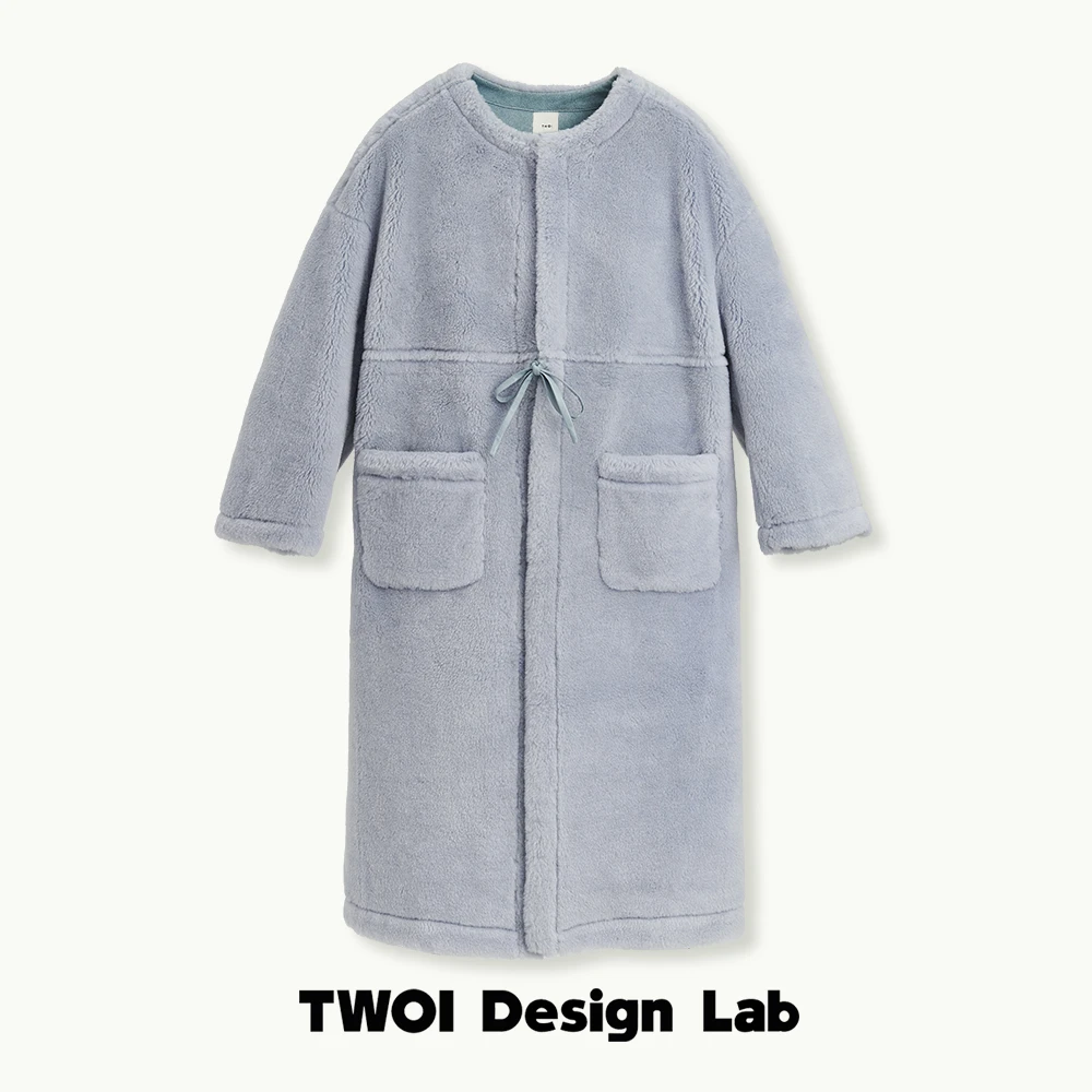 TWOI Design Lab"暖绒绒"「奶油蓝100%澳毛方口袋长款大衣」