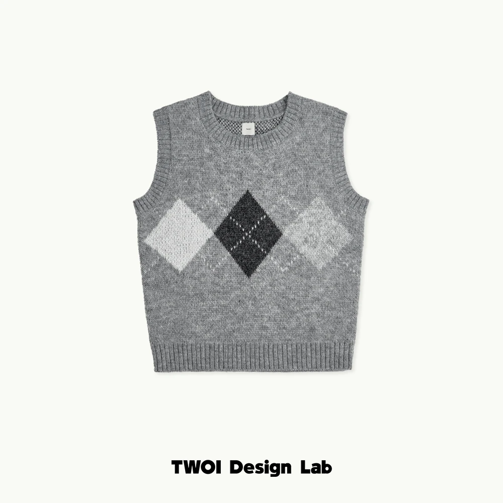 TWOI“黑白灰菱格，学院感搭配能手”：「糯糯毛菱格马甲」