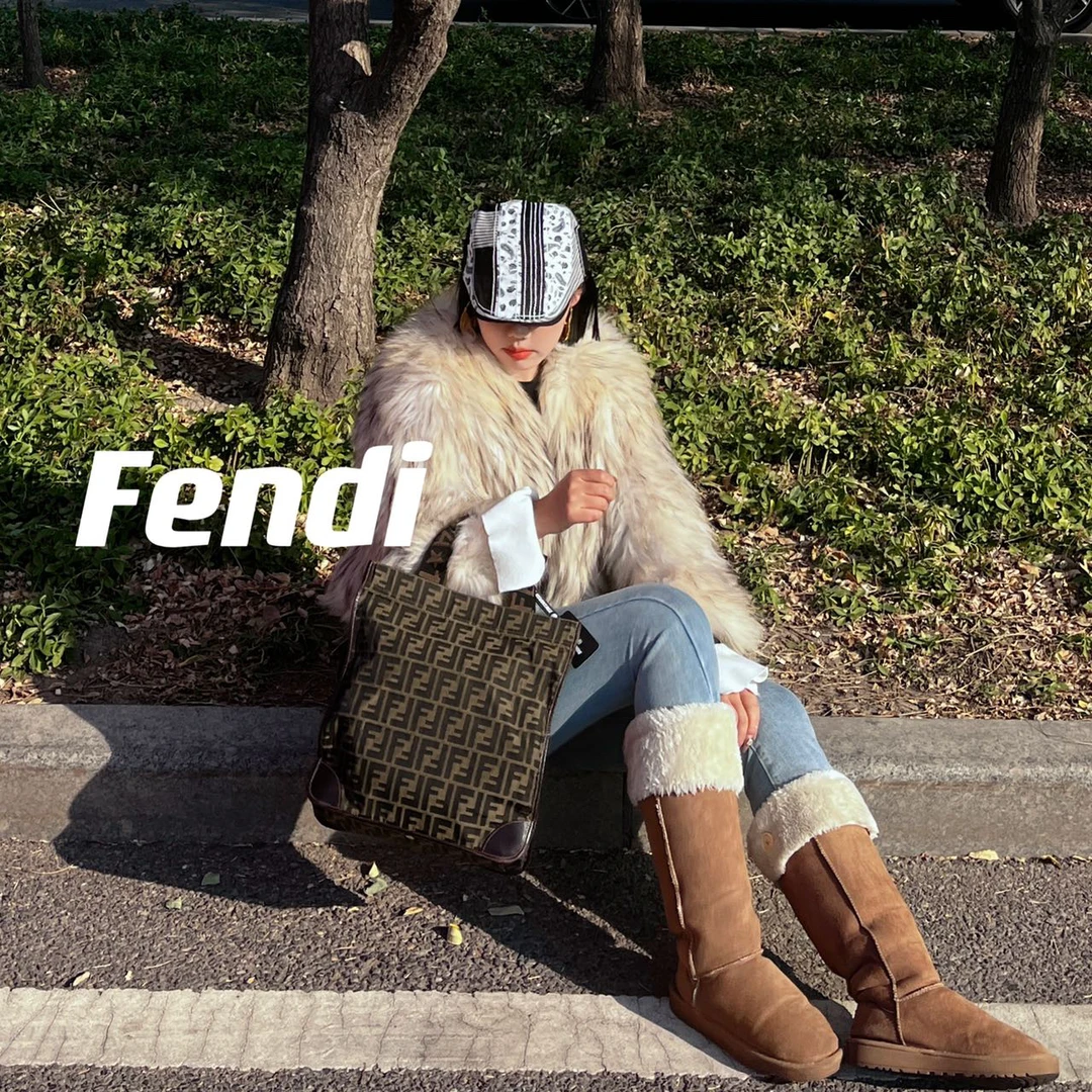 95新 FENDI/芬迪 613543/老花琴谱