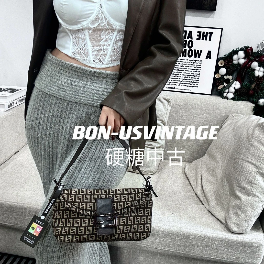 95新 FENDI/芬迪 /614047/芬迪老花法棍腋下