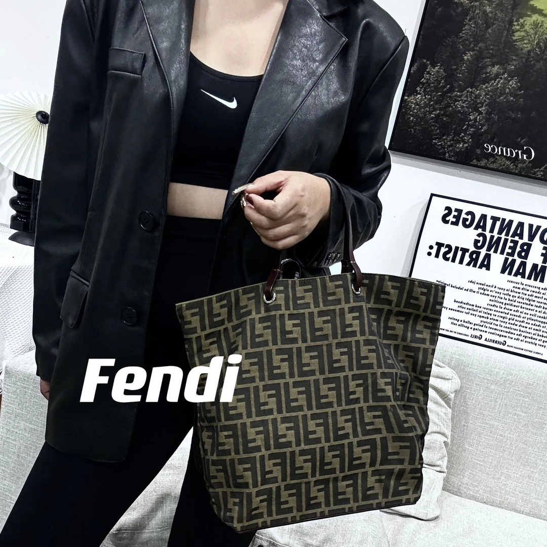 95新 FENDI/芬迪 613897/棕花琴谱