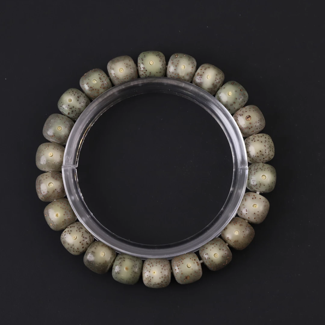 S7915-1 【糯冰绿】海南毛感同枝老型星月菩提文玩手串（送工具）