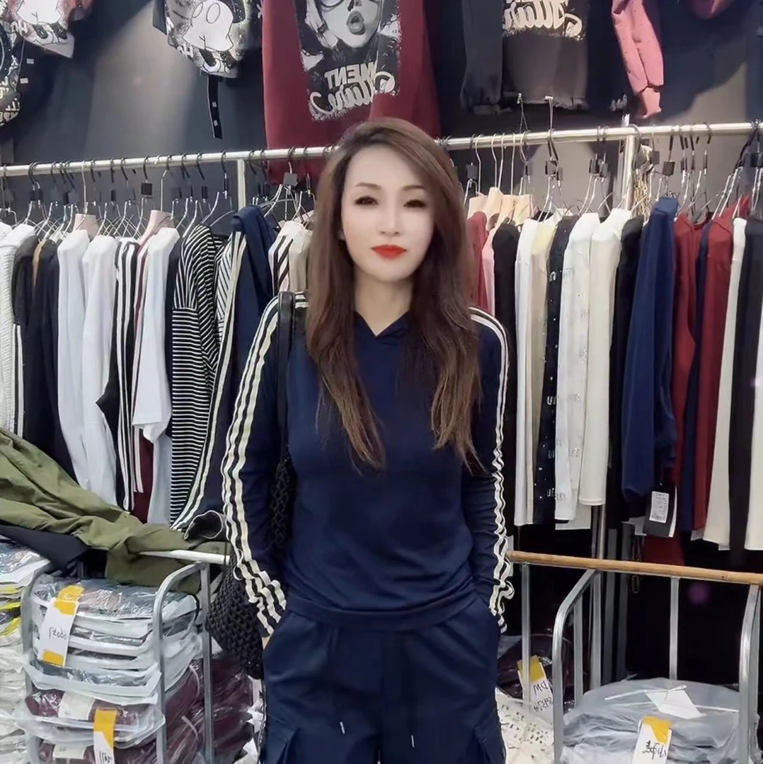 时尚洋气百搭早秋薄款长袖三条杠帽衫新款休闲上衣3029