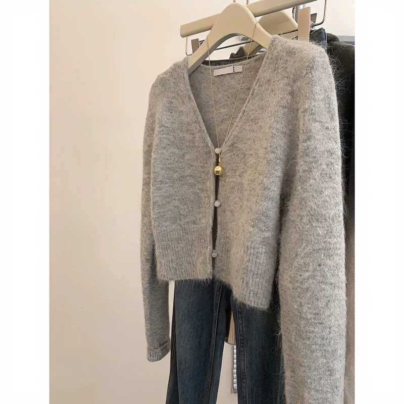 奶fufu灰色v领软糯毛衣女秋冬季复古慵懒风宽松短款针织开衫外套