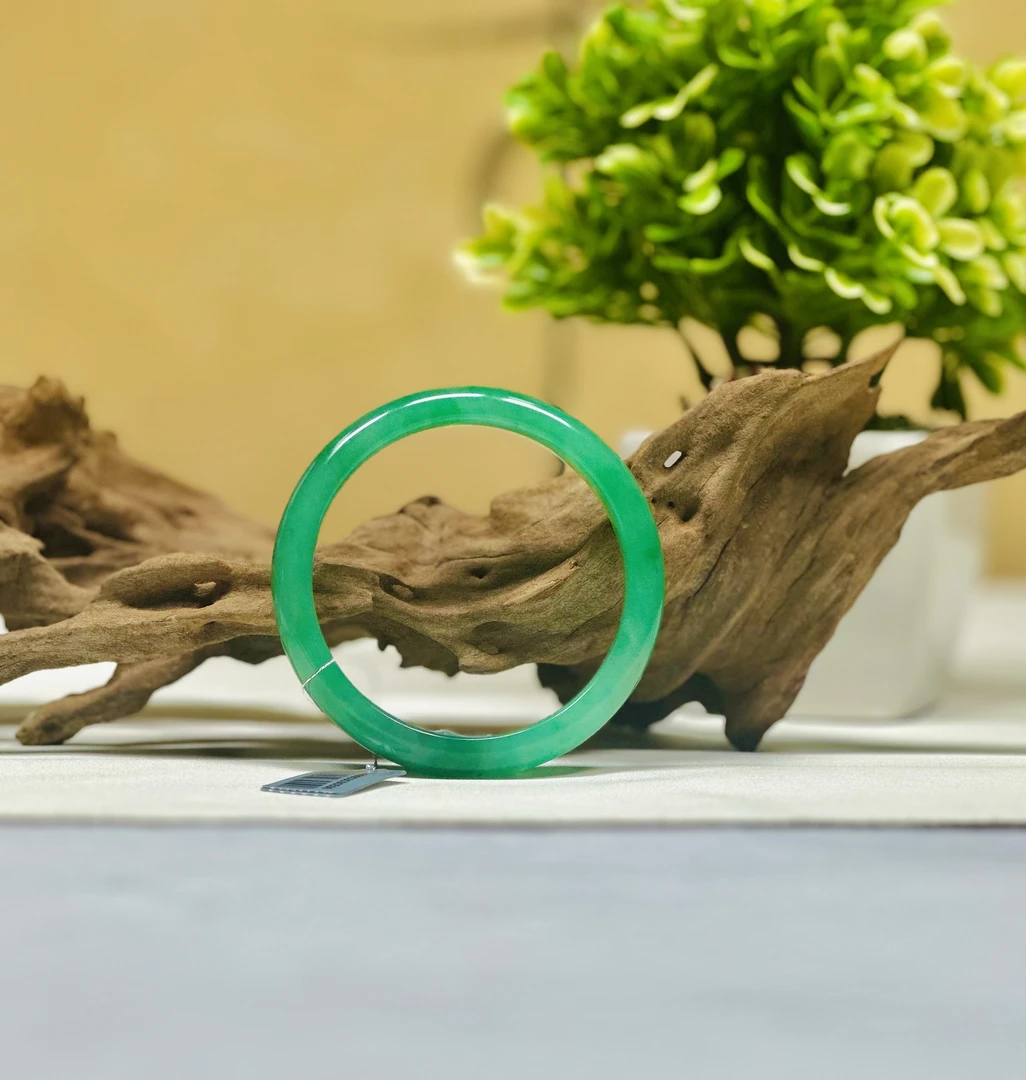 【春日珠宝】非洲翠高冰飘花手镯绿色冰透精美