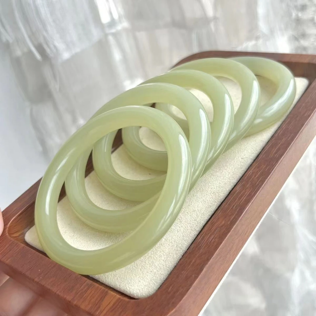 天然石英质玉石青提绿色少女玉手镯气质素圈冰透