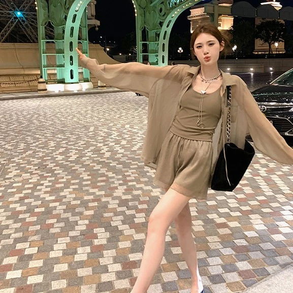 aaaaxbbb 圣莫里茨香槟镇 茶色三件套防晒衬衫吊带上衣短裤折扣