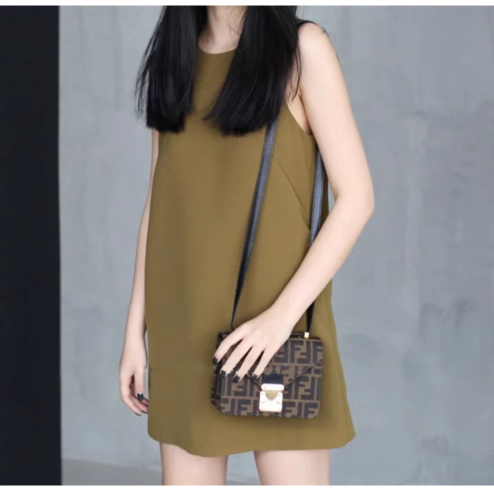 韩版减龄显瘦气质休闲百搭纯色简约时尚牛油果绿宽松连衣裙夏季