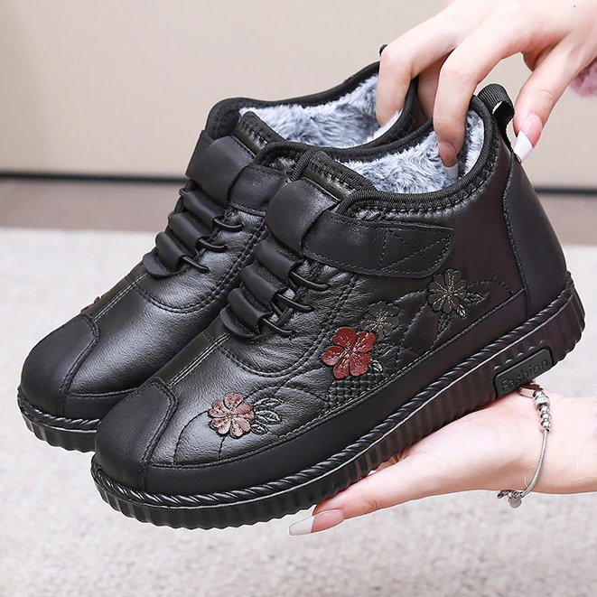 2024新款冬季加绒加厚保暖雪地靴女老北京棉鞋防滑防水平底妈妈鞋