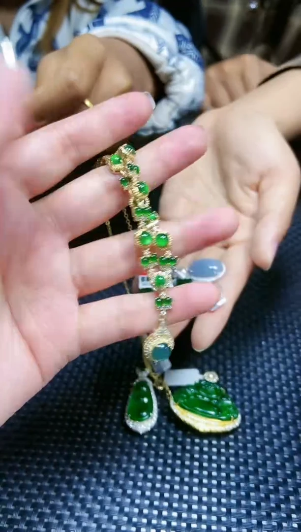 【闪购商品】翡翠颈饰未镶嵌111111111