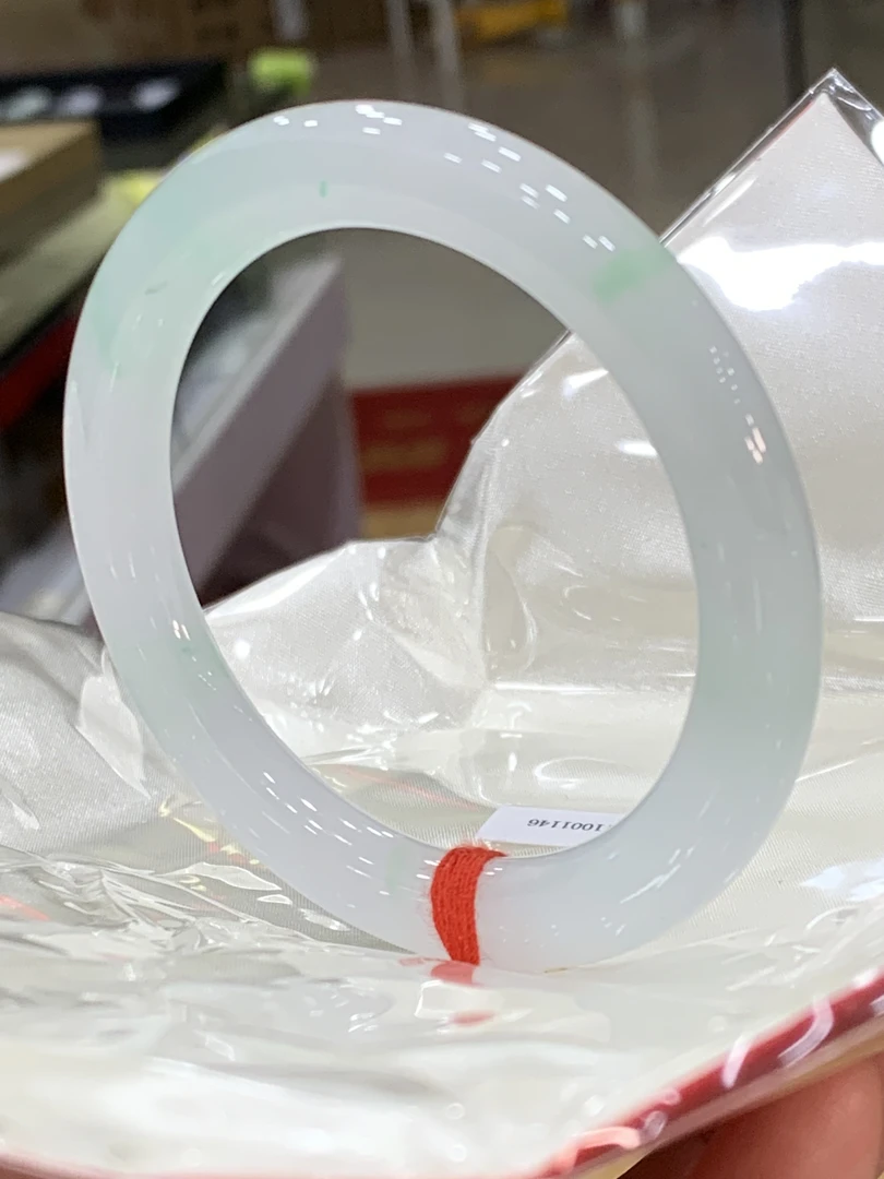 天然缅甸A货翡翠冰种飘绿圈口52圆条美人镯冰透玉镯精美高冰少女