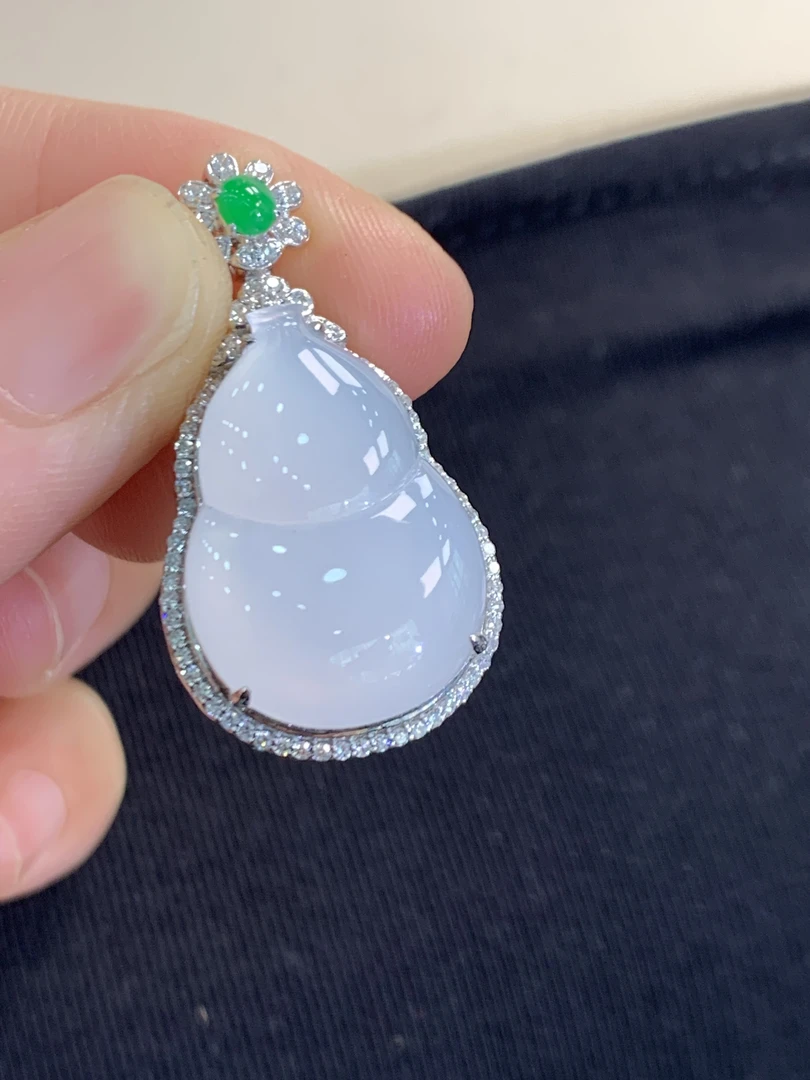 18K镶嵌缅甸A货翡翠高冰茅台彩白葫芦吊坠