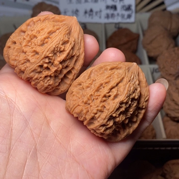 【闪购商品】文玩核桃吊坠吃***白南疆