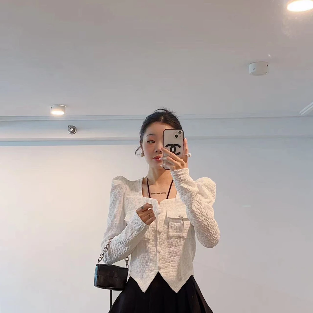 法式露锁骨方领短款衬衫女秋季泡泡袖设计感衬衣别致洋气漂亮上衣