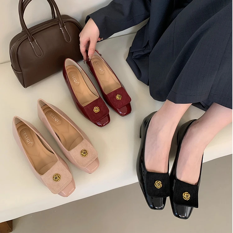 法式复古粗跟方头2024年秋季新款温柔晚风一脚蹬金属装饰浅口单鞋