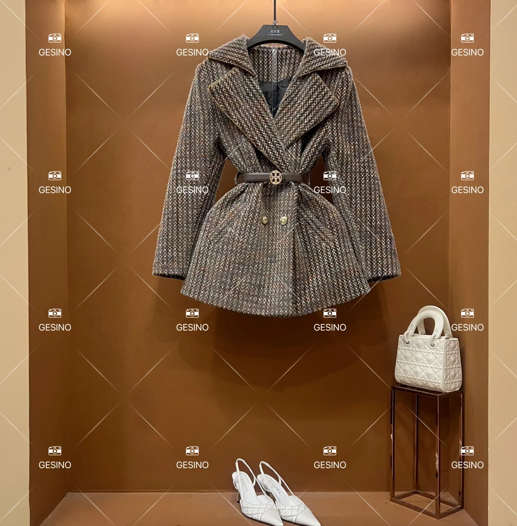 【闵闵】秋冬气质小香风时尚设计师中长款外套 QD-2025381