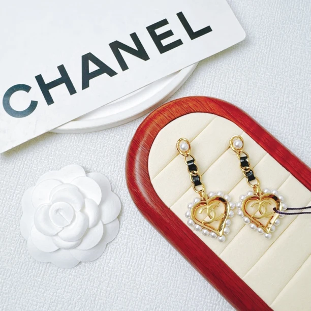 95新 Chanel/香奈儿 柚礼中古/香奈儿雪地桃心珍珠皮穿耳钉NXP