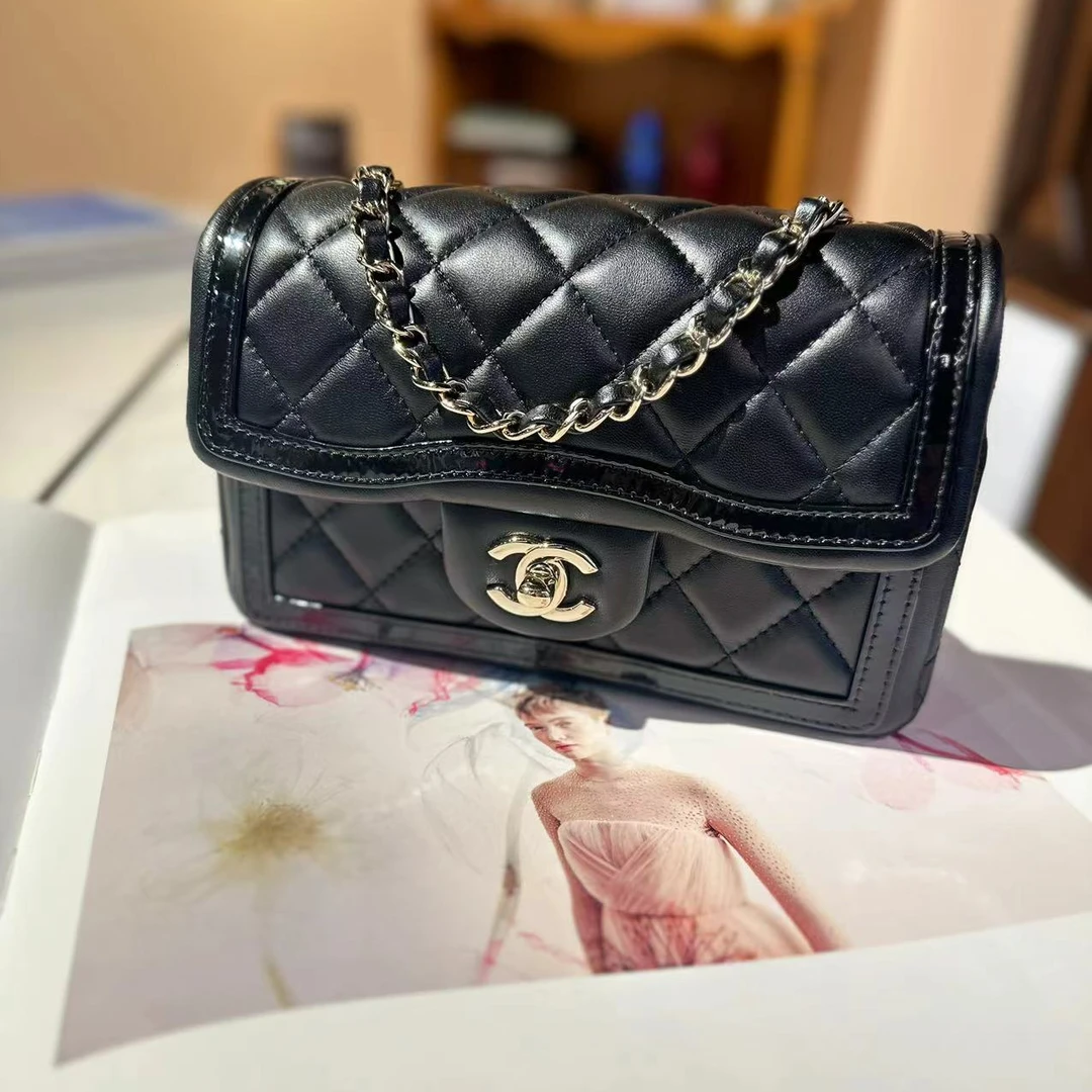 99新 Chanel/香奈儿  黑金漆皮滚边大mini单肩包/H0007883