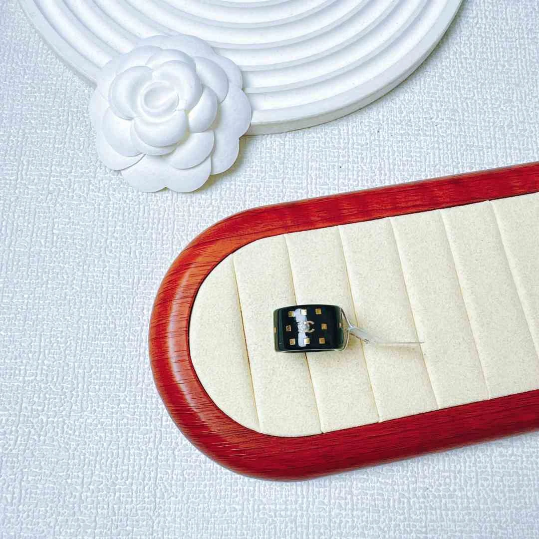 95新 Chanel/香奈儿 柚礼中古/香奈儿黑色亚克力戒指CG405222