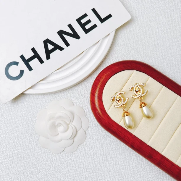 95新 Chanel/香奈儿 柚礼中古/香奈儿满钻书包扣珍珠耳夹XP