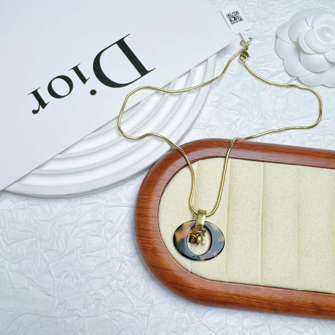95新 DIOR/迪奥 柚礼中古/迪奥帽帽字母吊坠项链hz412001