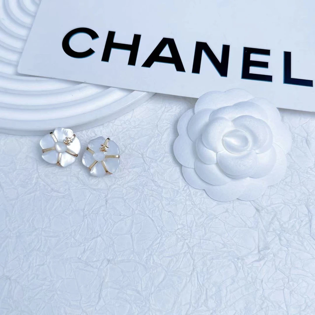 95新 Chanel/香奈儿 柚礼中古/香奈儿贝母山茶花耳夹LZ407912