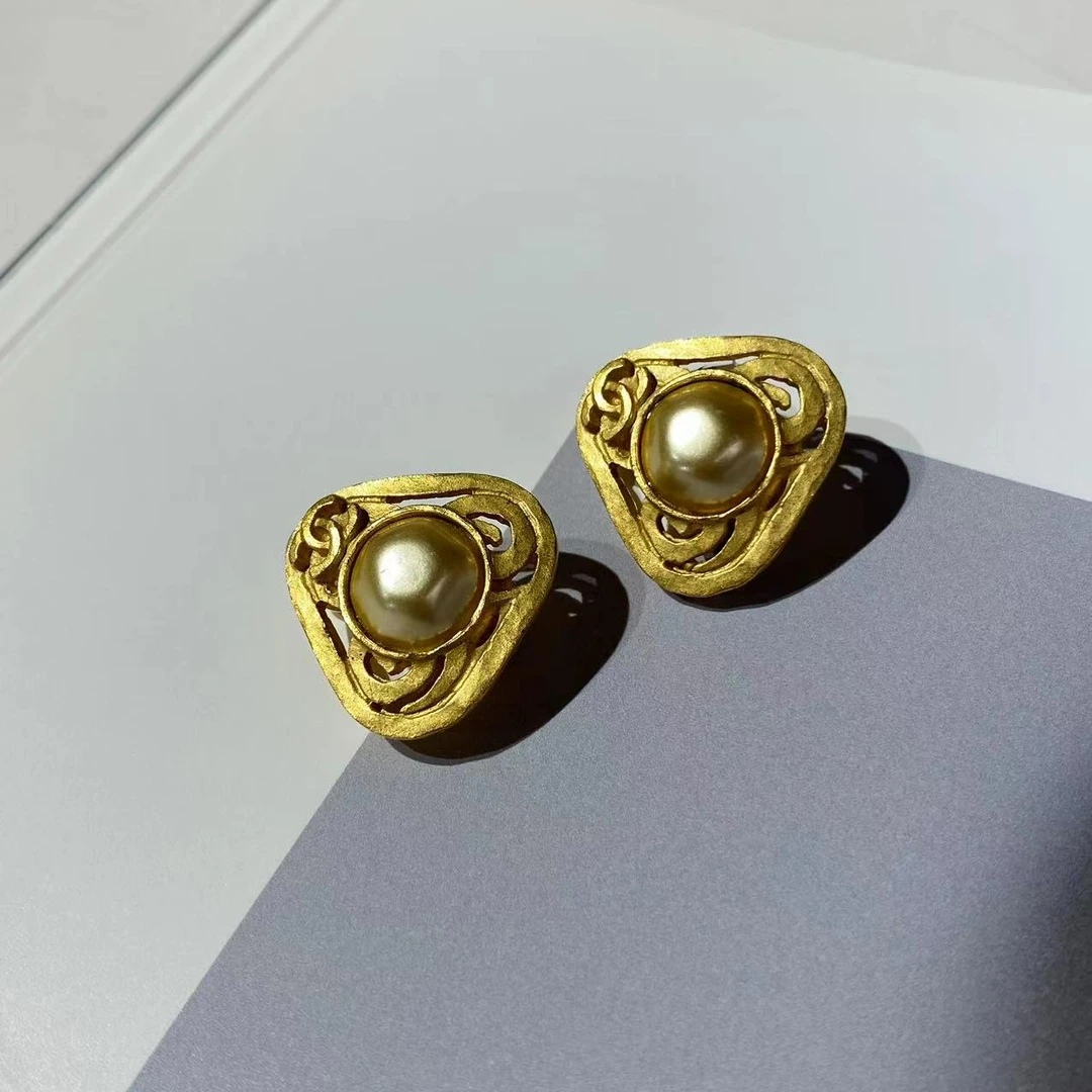 95新 Chanel/香奈儿 Chanel 镂空三角形珍珠耳夹 /H0009516