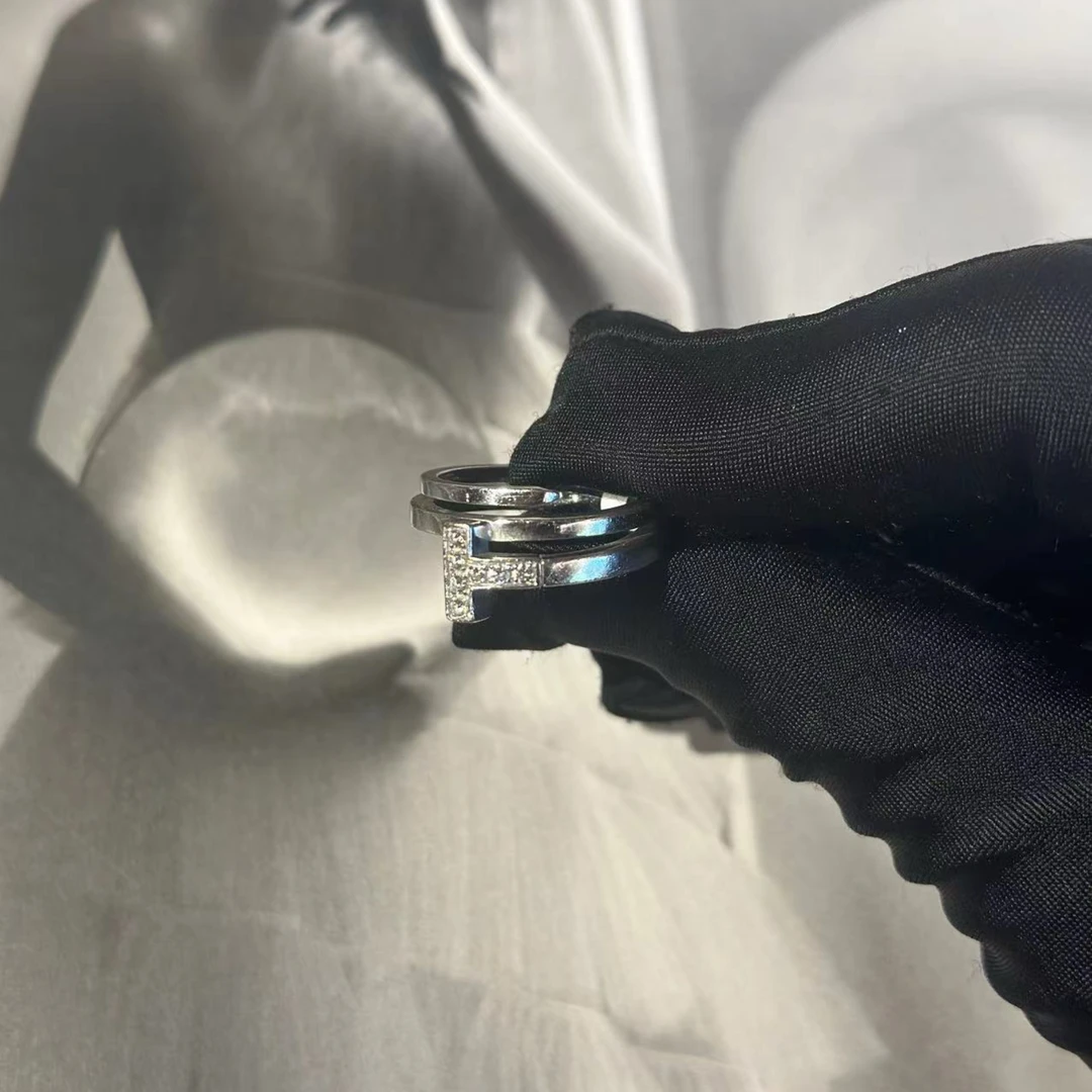 95新 Tiffany & Co./蒂芙尼 t系列缠绕式带钻戒指/H0009335